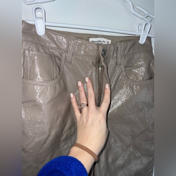 Abercrombie & Fitch The 90's Straight Ultra High Rise Faux Leather Pants Tan 28 - Picture 5 of 14